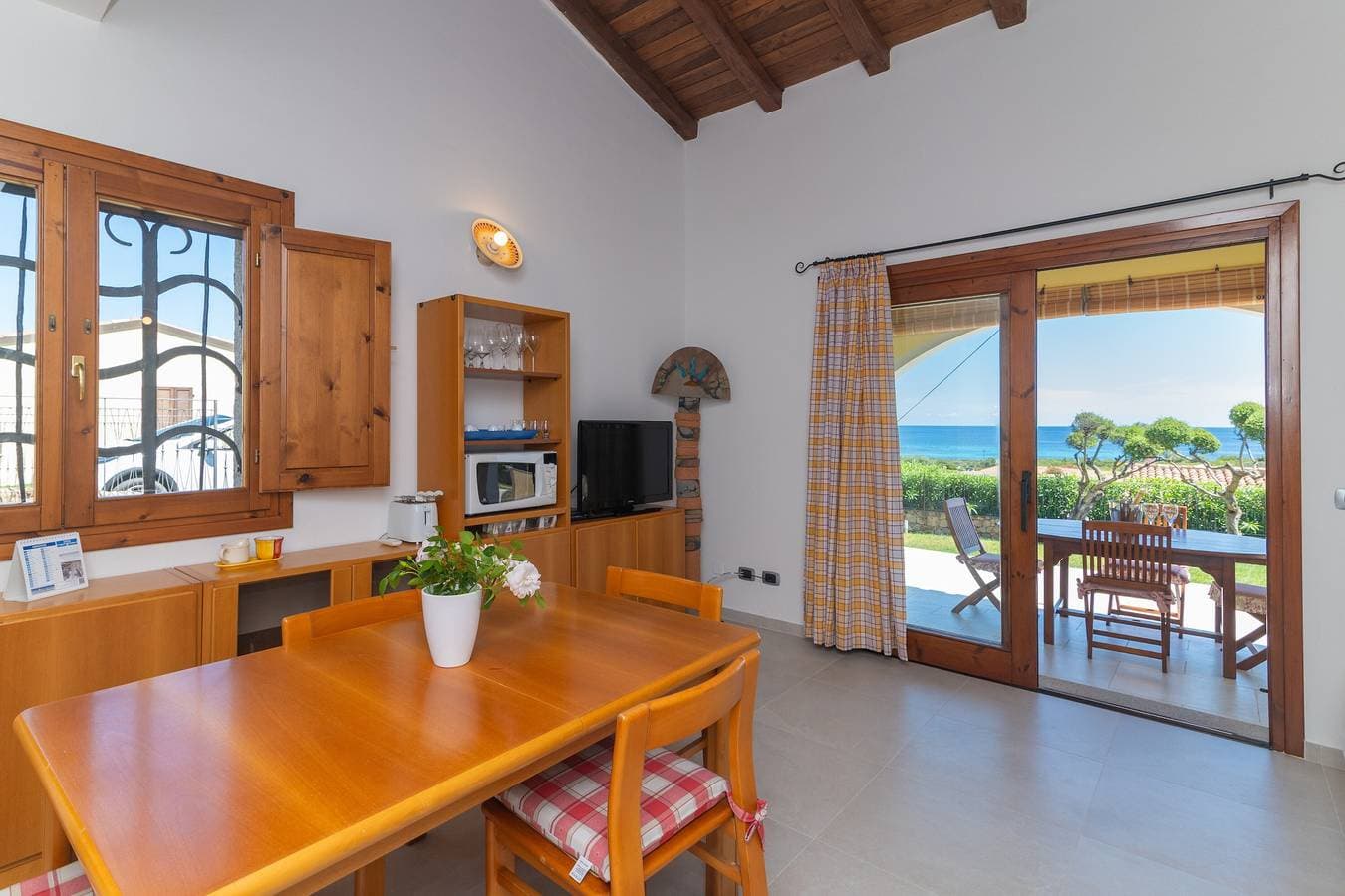 Foto 4 von 30: Traumhafte Ferienwohnung mit Meerblick - Villa Nina