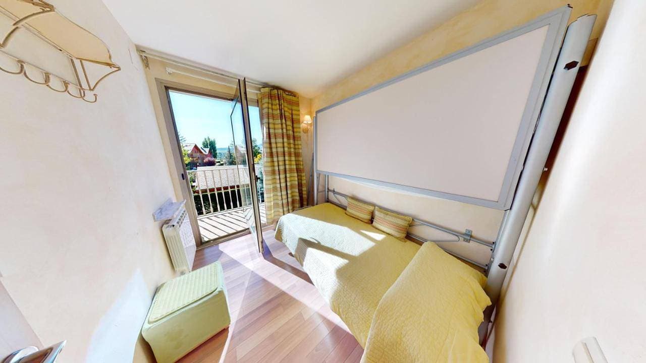 Foto 11 von 45: Two-Bedroom Apartment  with Balcony and Mountain View