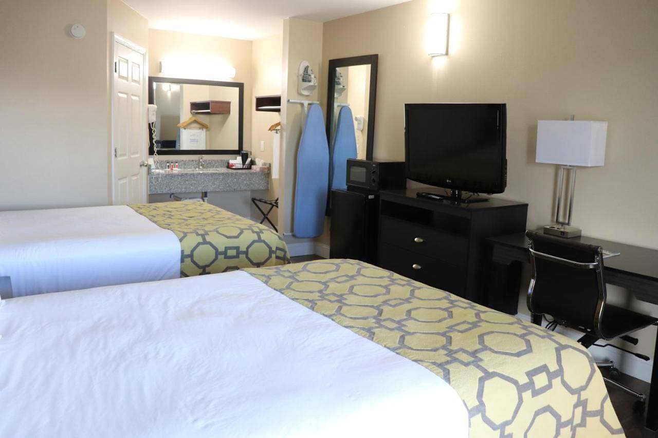 Foto 7 von 12: Double Room with Two Double Beds - First Floor