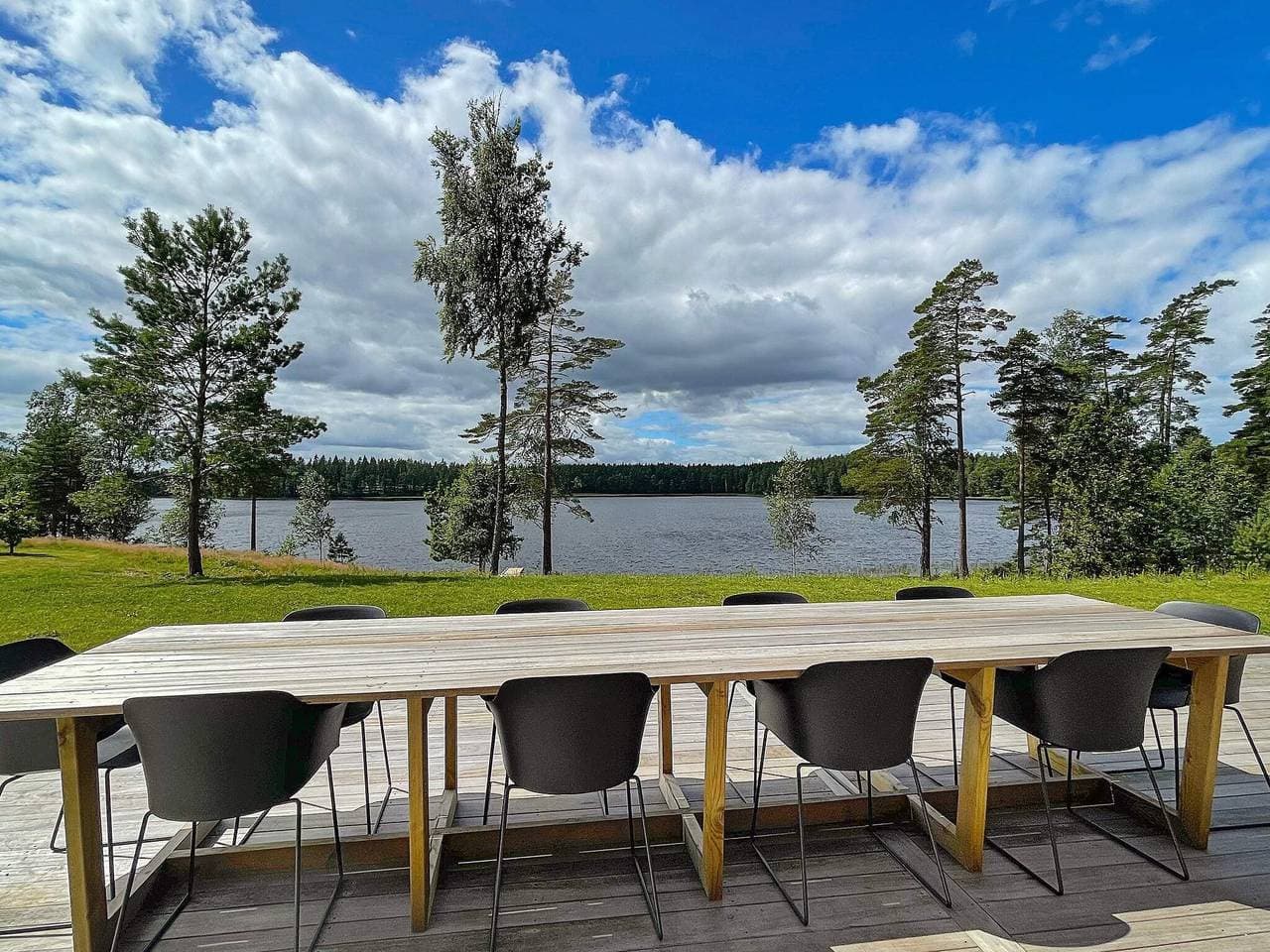 Foto 2 von 42: Geräumige Villa am See mit Sauna