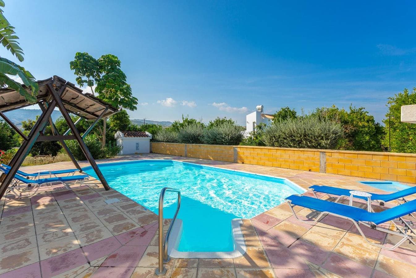 Foto 10 von 31: Villa für 4 Personen mit Terrasse