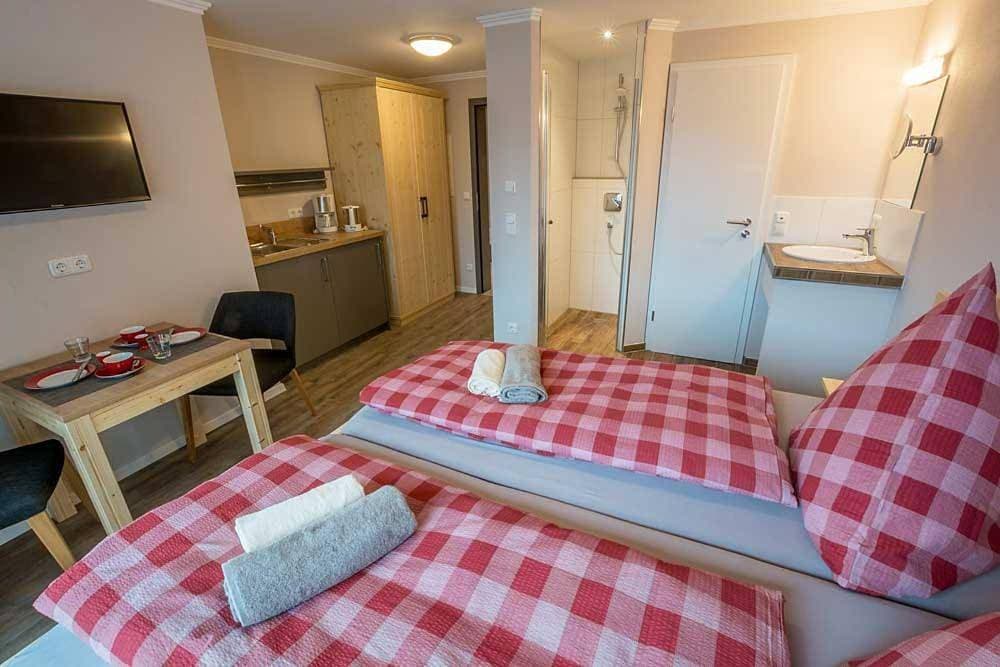 Foto 5 von 6: Double Room with Balcony