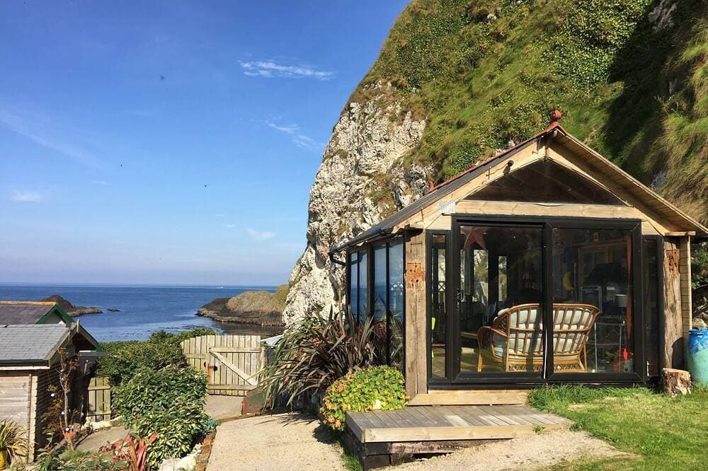 Foto 10 von 30: Schönes Ferienhaus direkt am Meer, weitläufige private Gärten, atemberaubender Meerblick.