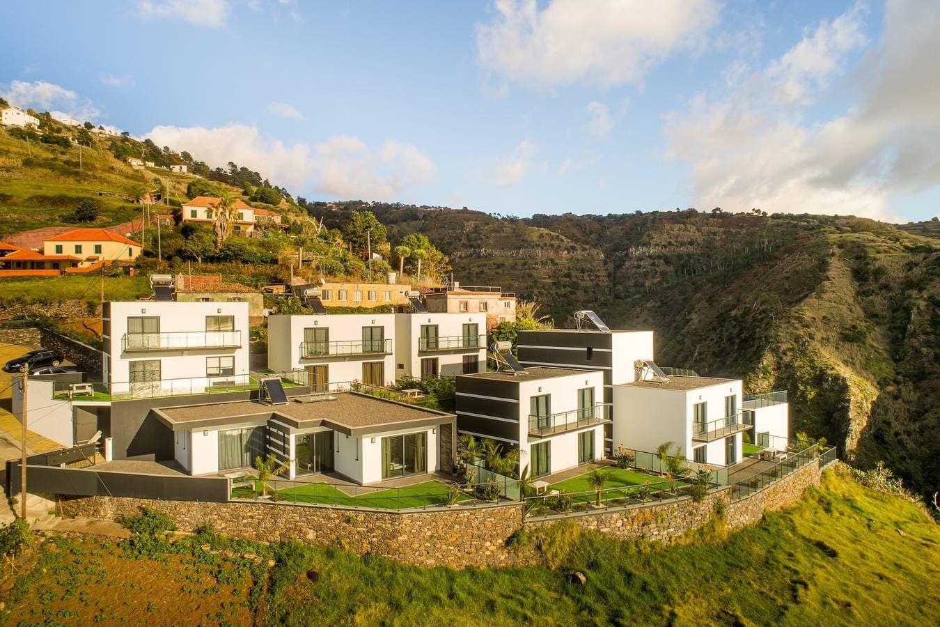 Foto 6 von 38: Modern villa, shared infinity pool | SunsetCliff 4