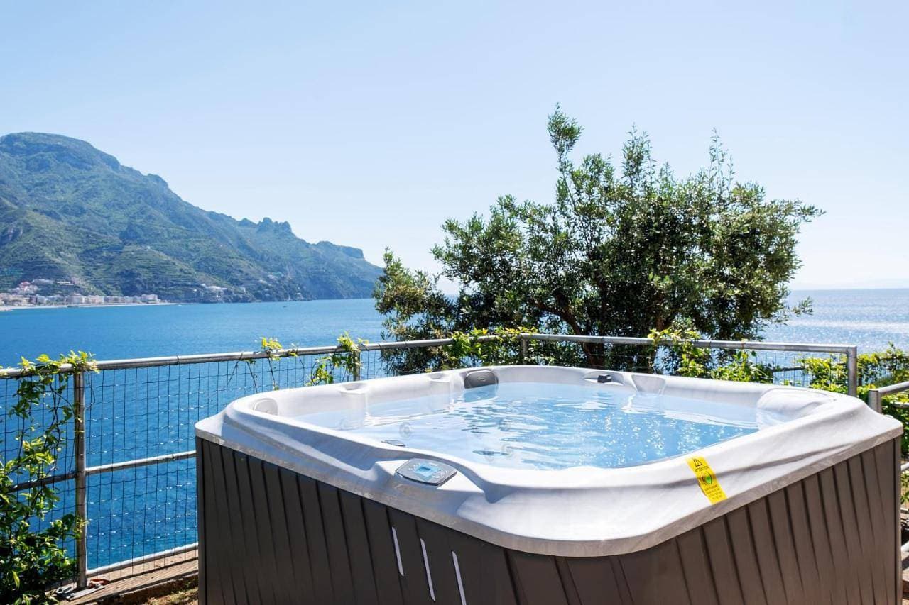 VILLA DI PALMA access to the beach and solarium 1