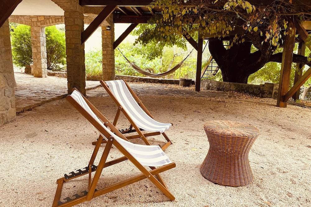 Jas Tihou bergerie premium swimming pool Provence 1