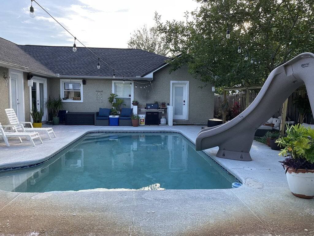 Foto 12 von 25: Pool w/slide, low fees, free golf cart, pets welcome. 10 blocks beach-near Mayo.