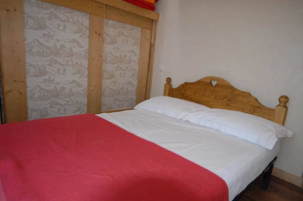 Foto 3 von 18: Luxuriöse Drei-Zimmer-Wohnung in Cervinia mit Sauna, Blick auf die Skipisten.