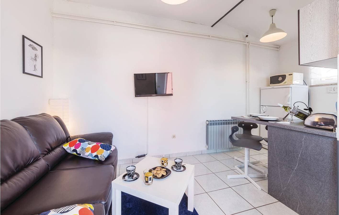 Foto 4 von 22: Gemütliche Ferienwohnung mit Terrasse, WLAN und Parkplatz in der Nähe des Caffè Bar Porto
