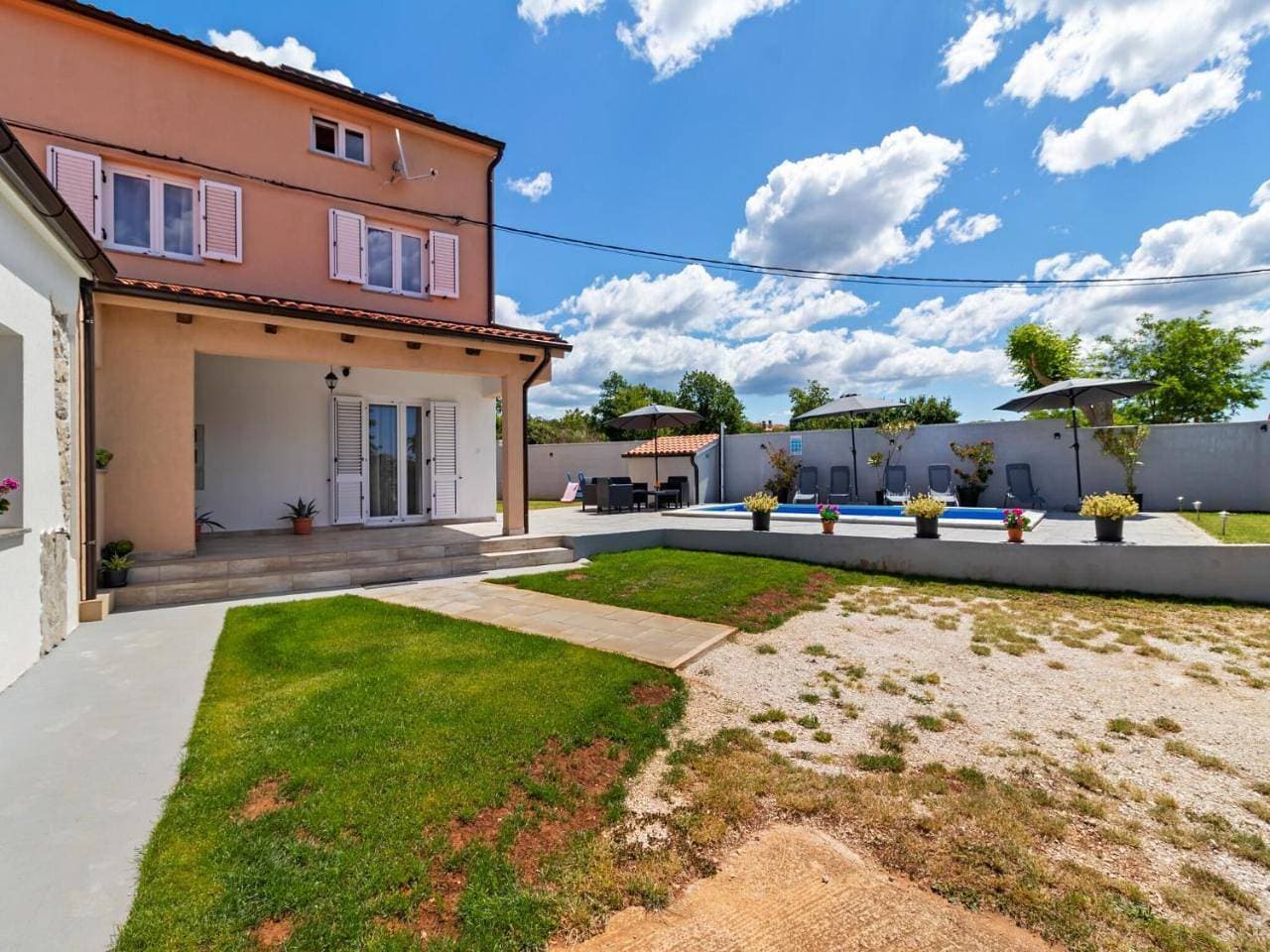 Foto 13 von 51: Three-Bedroom Holiday Home