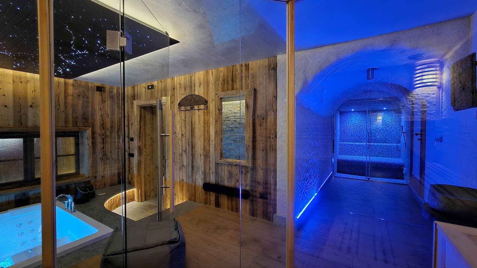Foto 11 von 44: 'Le Chalet Suite' mit Bergblick, privater Terrasse und WLAN