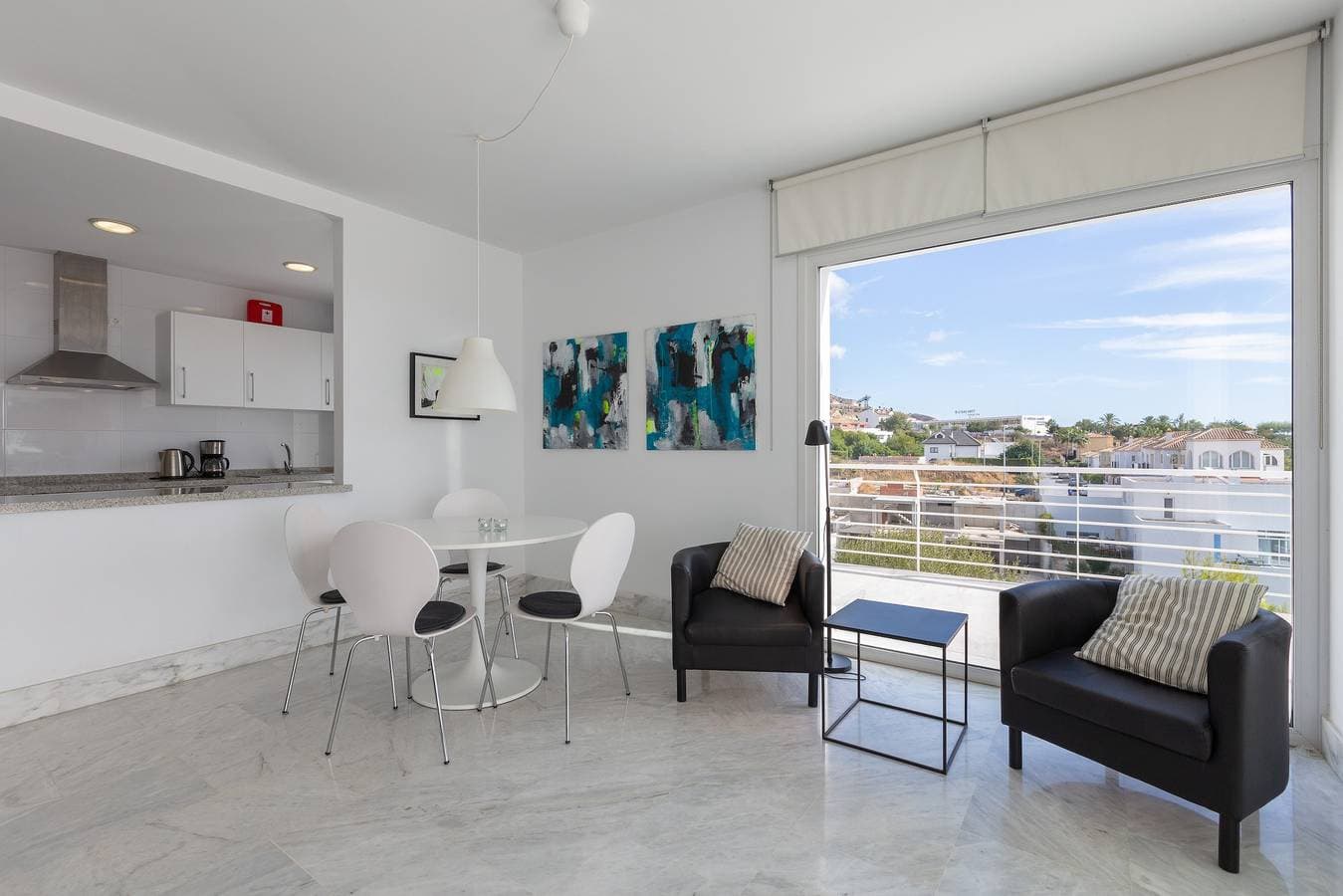Foto 10 von 25: Schöne Ferienwohnung mit Sonnenterrasse, Pool und Meerblick