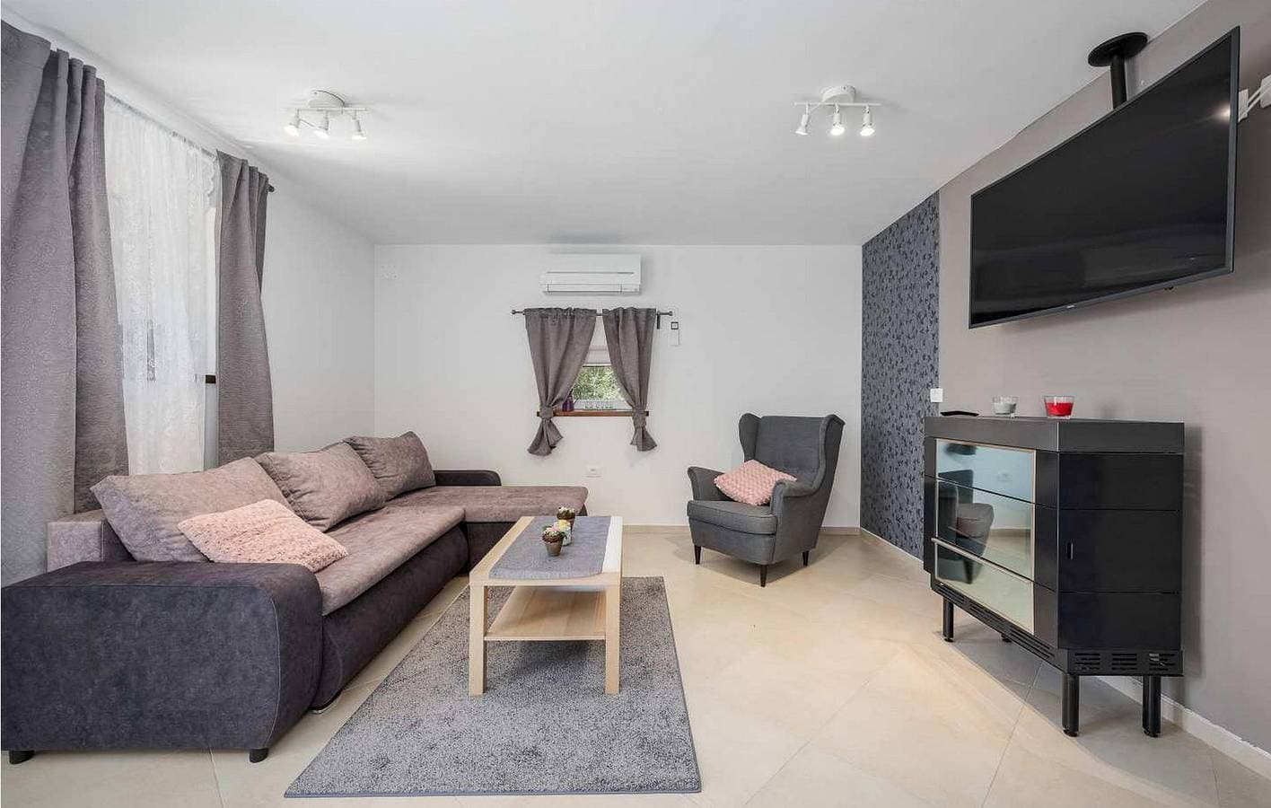 Foto 6 von 42: Geräumiges Apartment mit 1 Schlafzimmer, Terrasse, WLAN und Parkplatz
