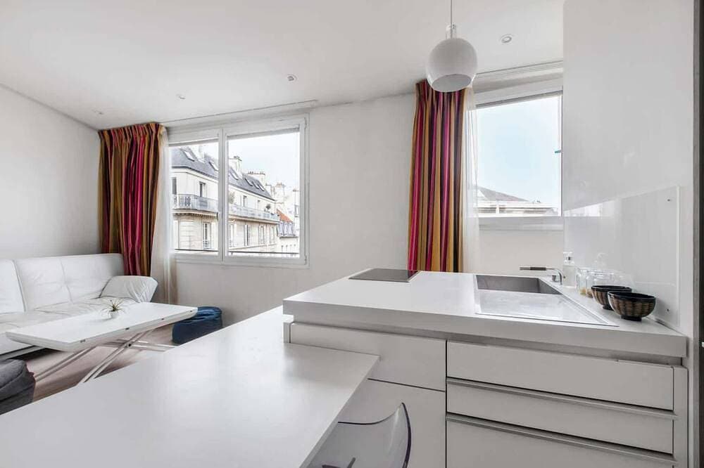 Modern & Design Flat in the heart of the Marais 1
