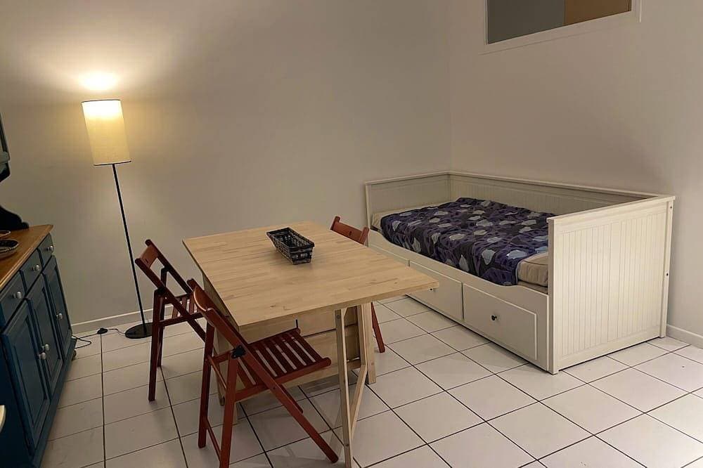 Foto 3 von 12: Apartment-Eigenes Badezimmer-Apartment-Blick auf den Hof