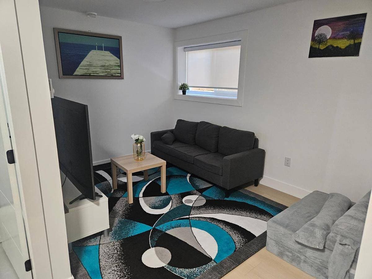 Cozy Haven One-Bedroom Suite 1