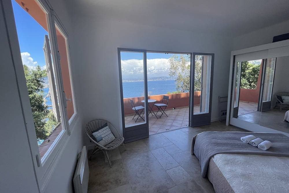 Foto 3 von 30: “The Beach House” - waterfront villa with spectacular views and private pool