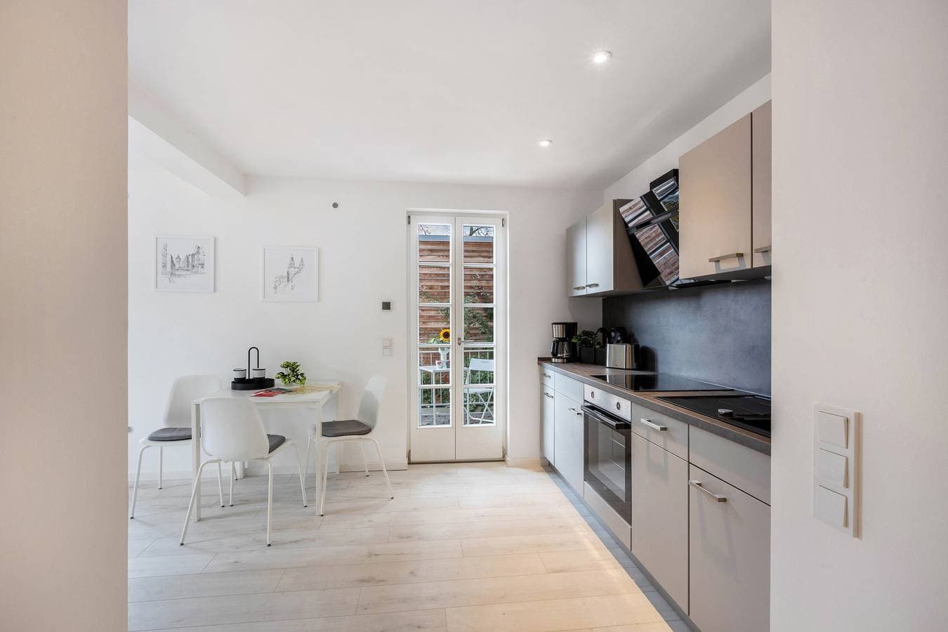 Foto 11 von 30: Ferienwohnung 'Saale Fewo Mit Burgblick' mit Seeblick, Gemeinschaftsgarten und Wi-Fi