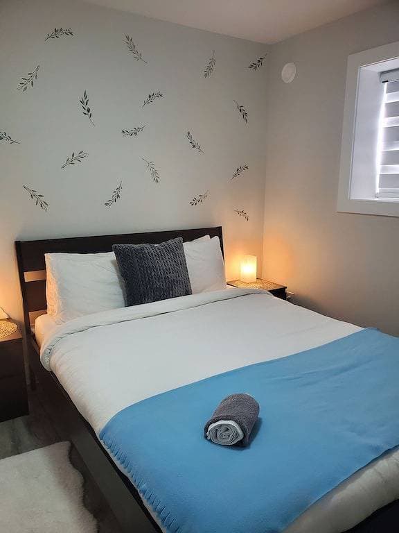 Foto 2 von 23: Lux Modern 2bd Radiant Suite+Free Parking