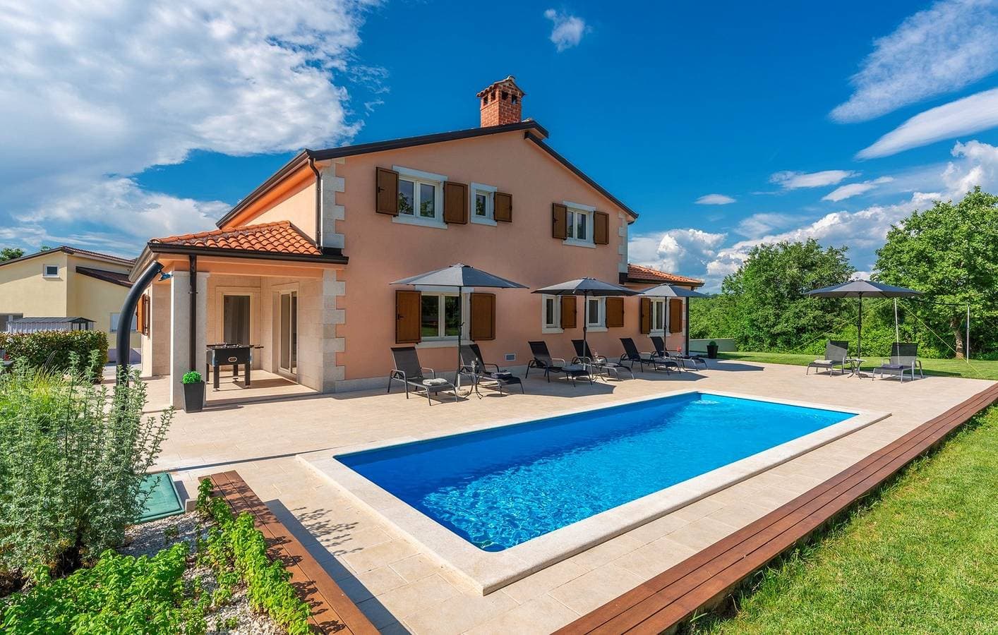 Foto 5 von 50: Große Familienvilla mit privatem Pool