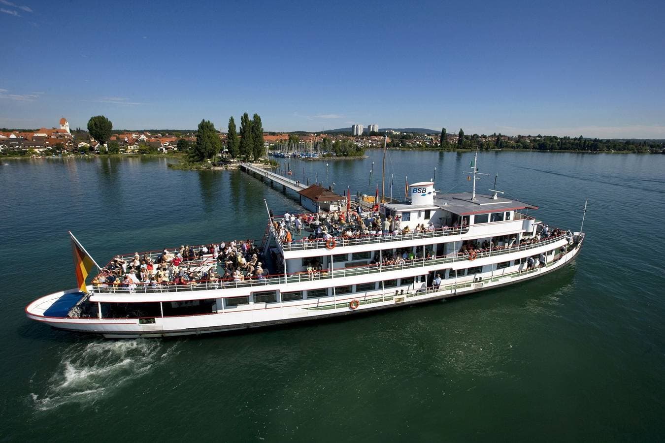 Foto 13 von 27: Ferienwohnung 'Schönblick' mit Blick auf den See und Balkon