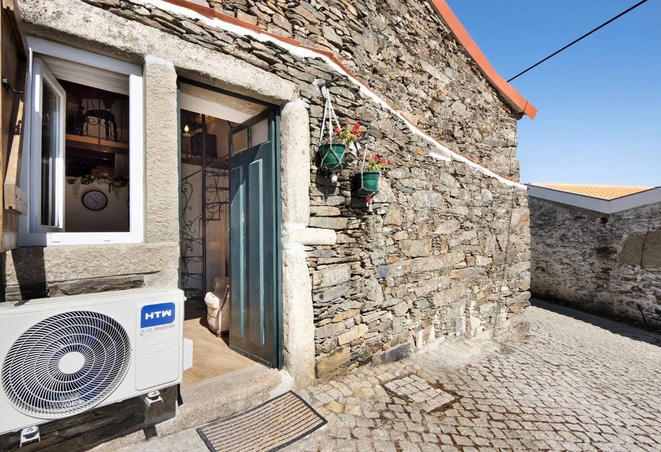 Foto 3 von 43: Romantisches Zimmer – Bergblick, WLAN und Klimaanlage