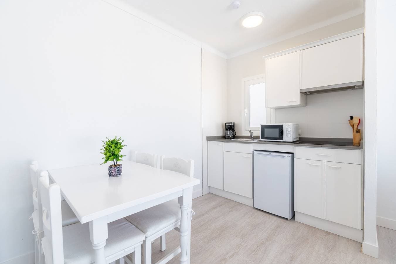 Foto 10 von 29: Apartment 'G mit 1 Schlafzimmer und Schlafsofa' mit Gemeinschaftspool, WLAN & Klimaanlage