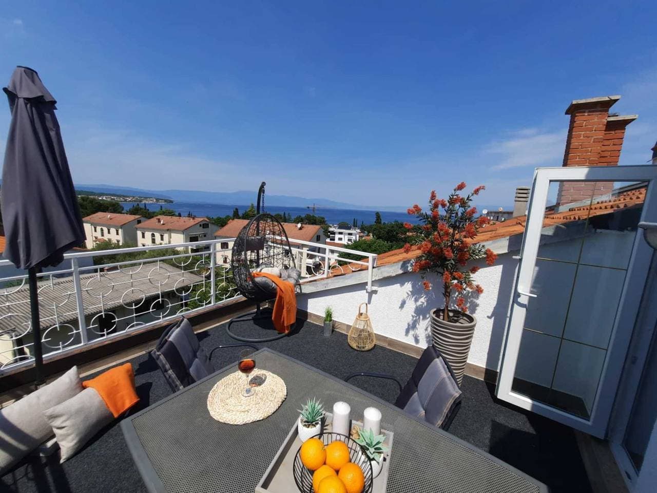 Foto 10 von 29: Ferienwohnung Antonia 2 mit Pool