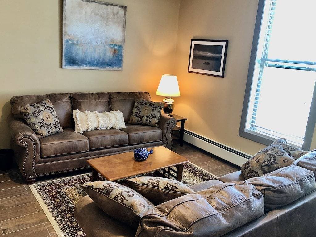 Foto 5 von 22: Wunderschönes 2Br Loft mit Blick auf die Bucht und den Hafen von Eastport