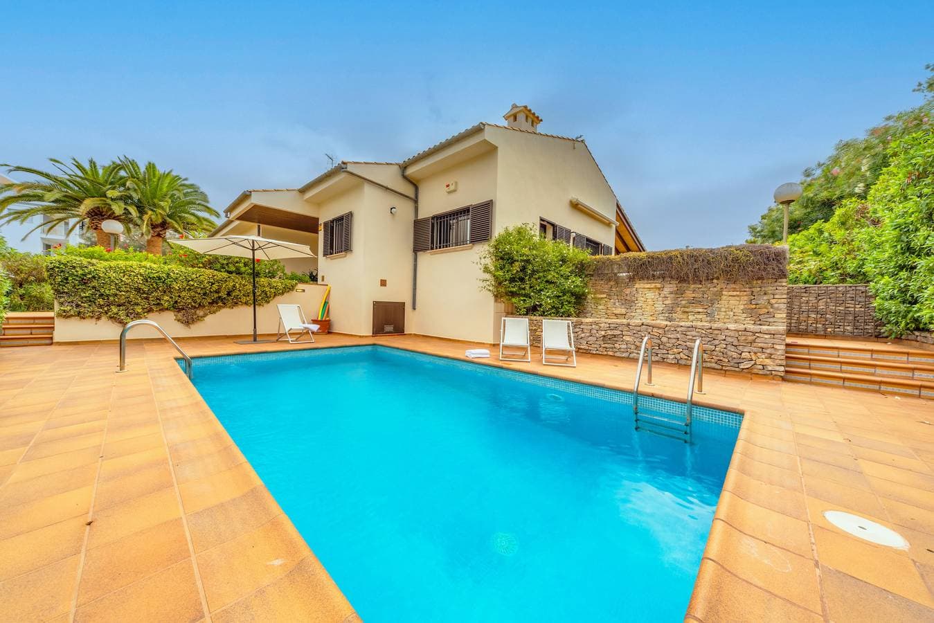 Foto 5 von 27: Villa Es Pinaro - Beach Front by PriorityVillas