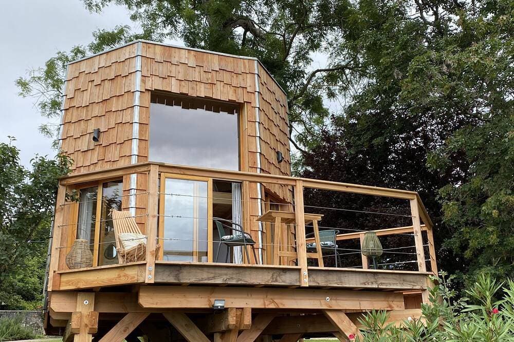 C. Cabane, unusual accommodation on the Gironde 1