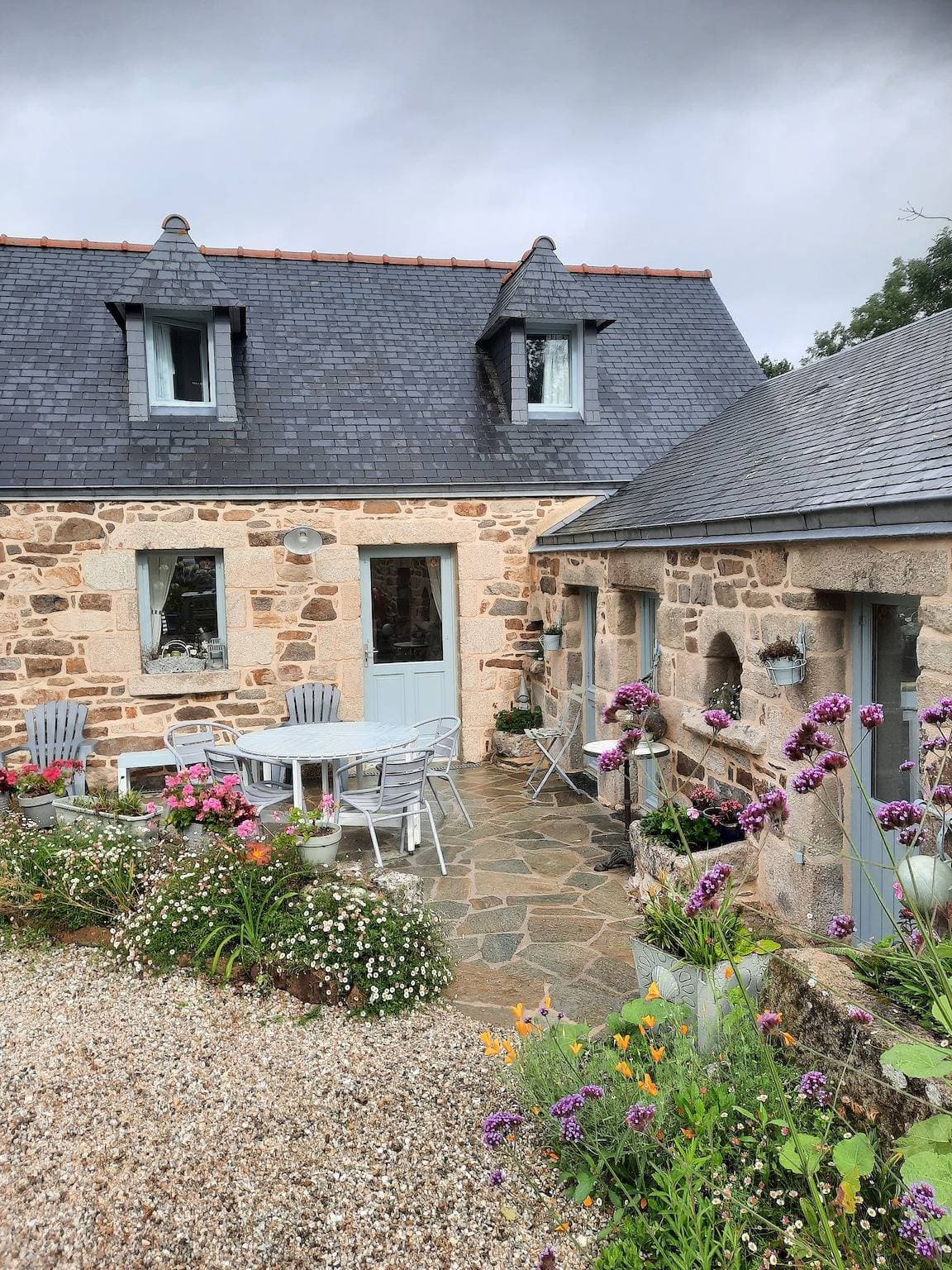 Einladendes Haus in Cléden-Cap-Sizun mit eingezäuntem Garten 1