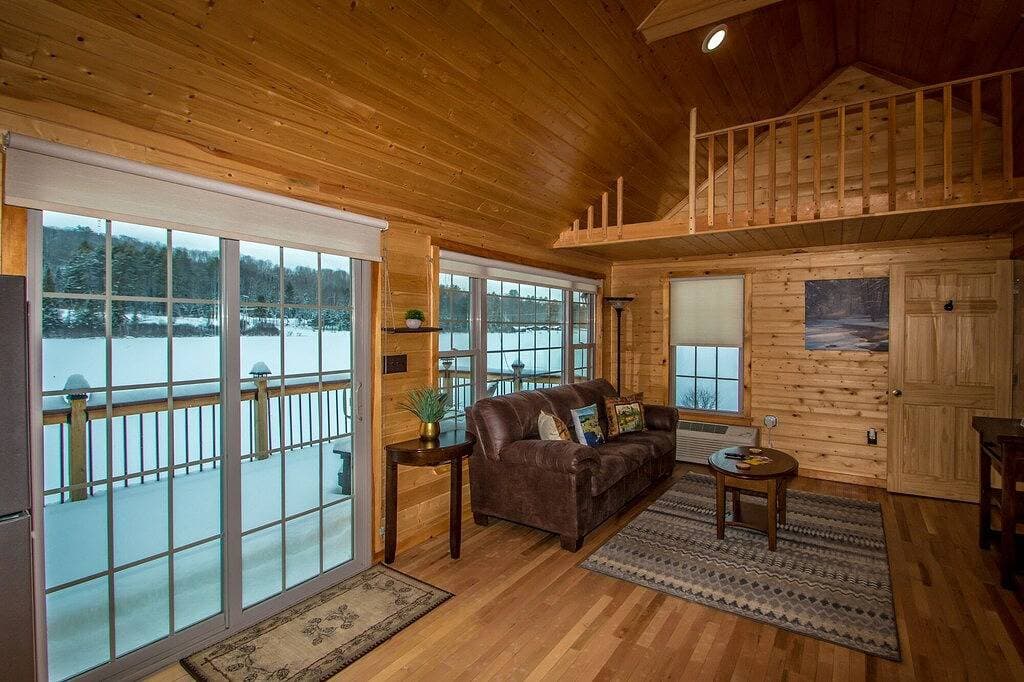 Foto 4 von 8: Serene Lakefront Cabin