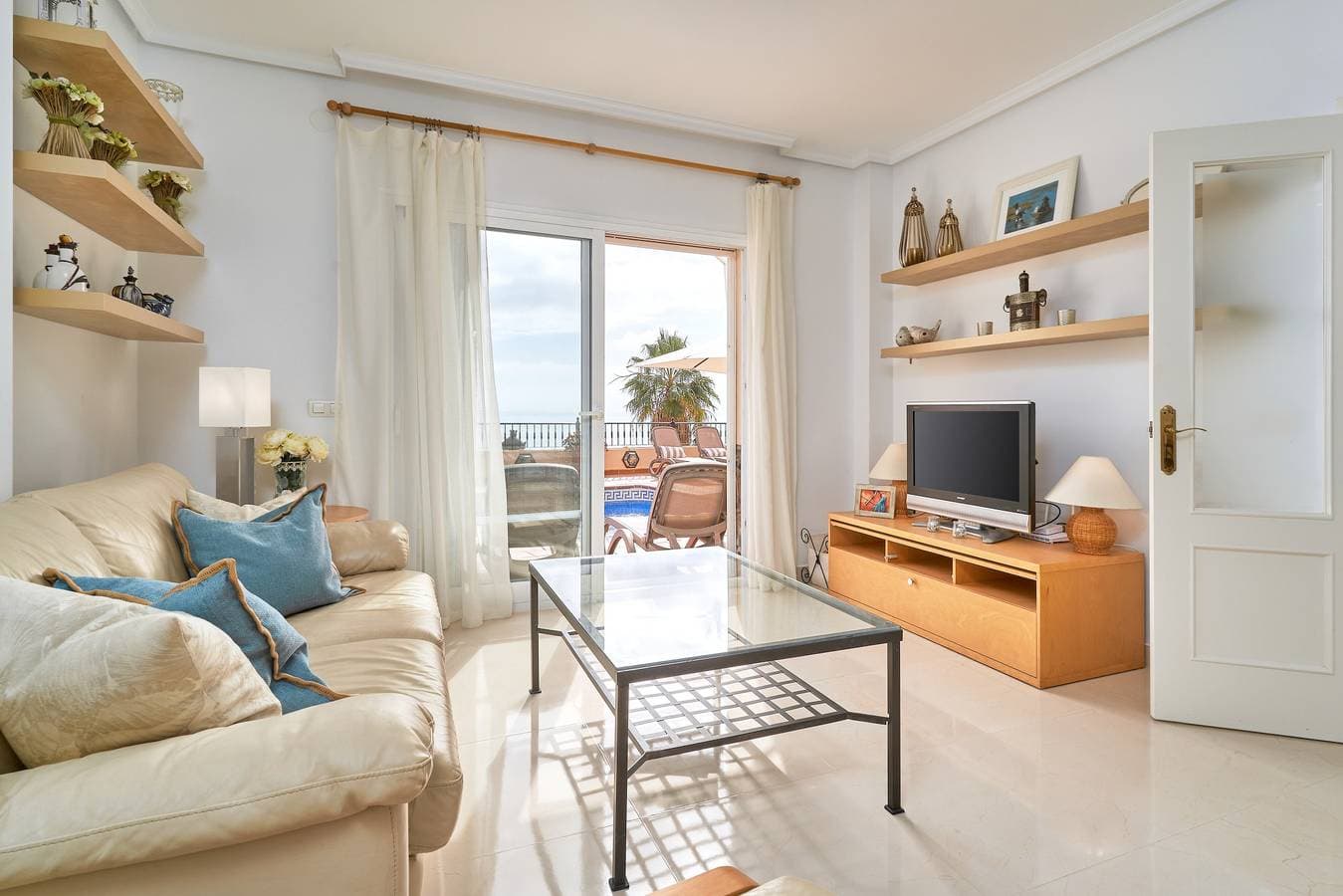 Foto 6 von 42: Frisch renovierte Luxusvilla mit Panoramablick, privatem Pool & fußläufig zum Strand