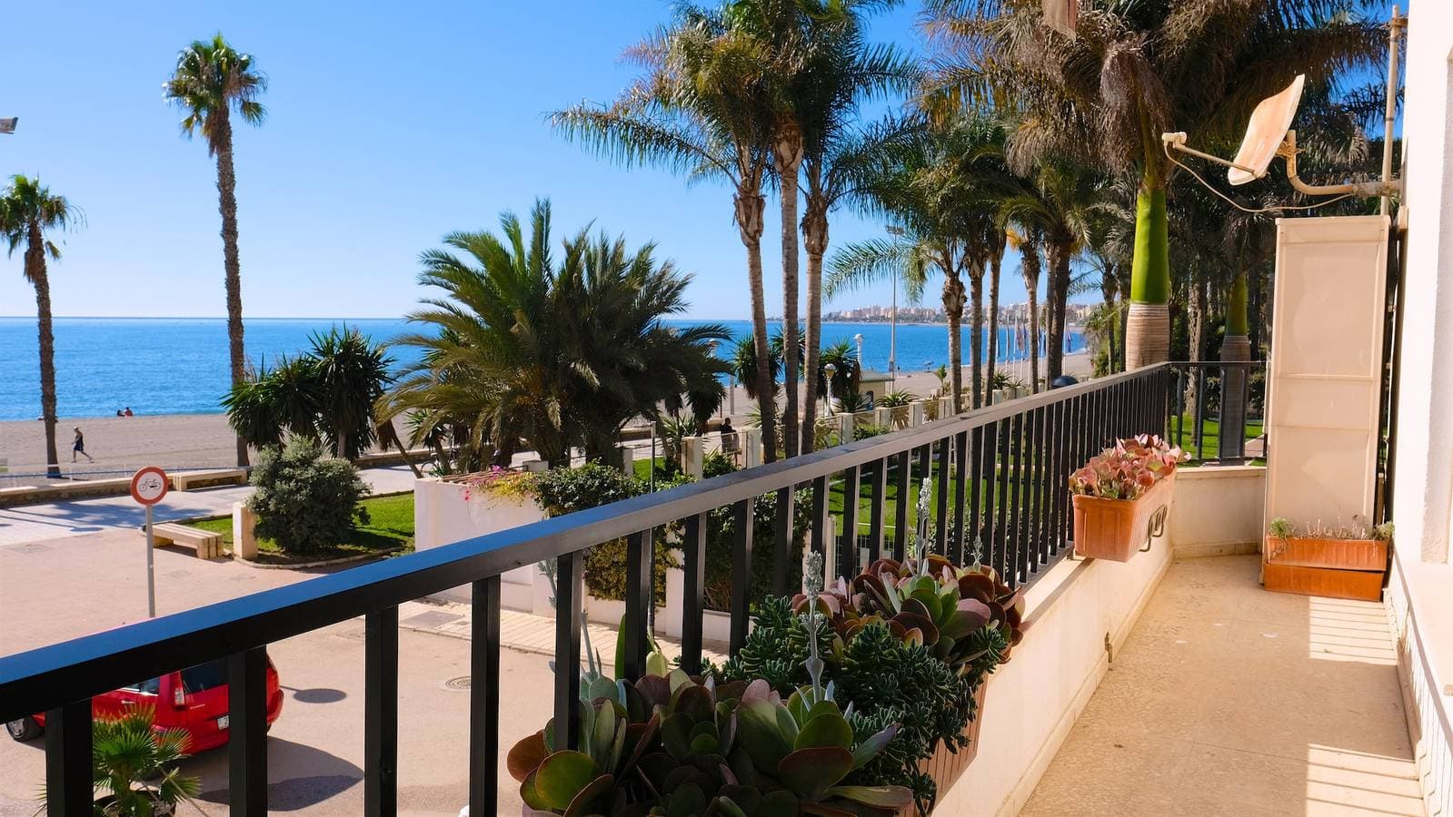 Foto 5 von 40: Apartment „Beach Panorama Caleta“ direkt am Wasser mit Klimaanlage