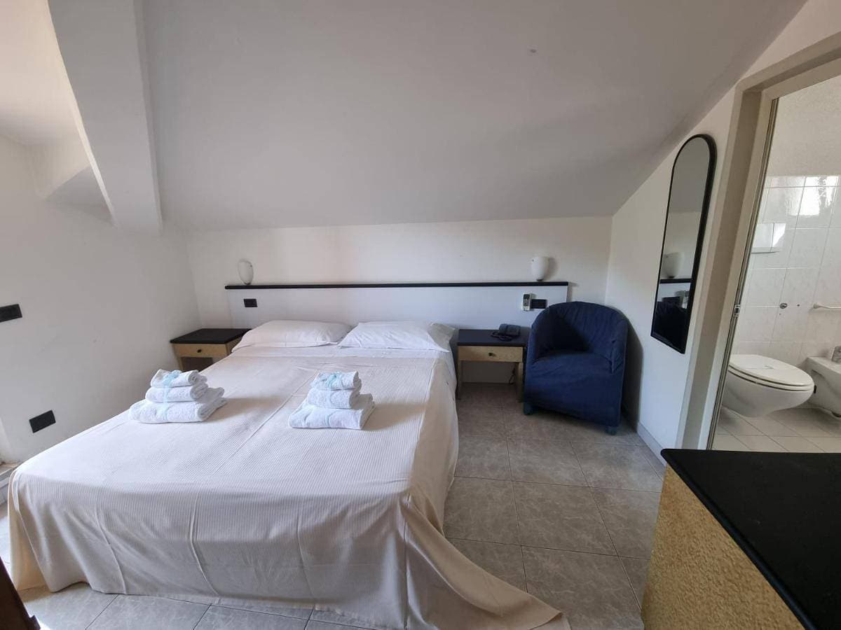 Foto 5 von 11: Double Room with Balcony and Sea View