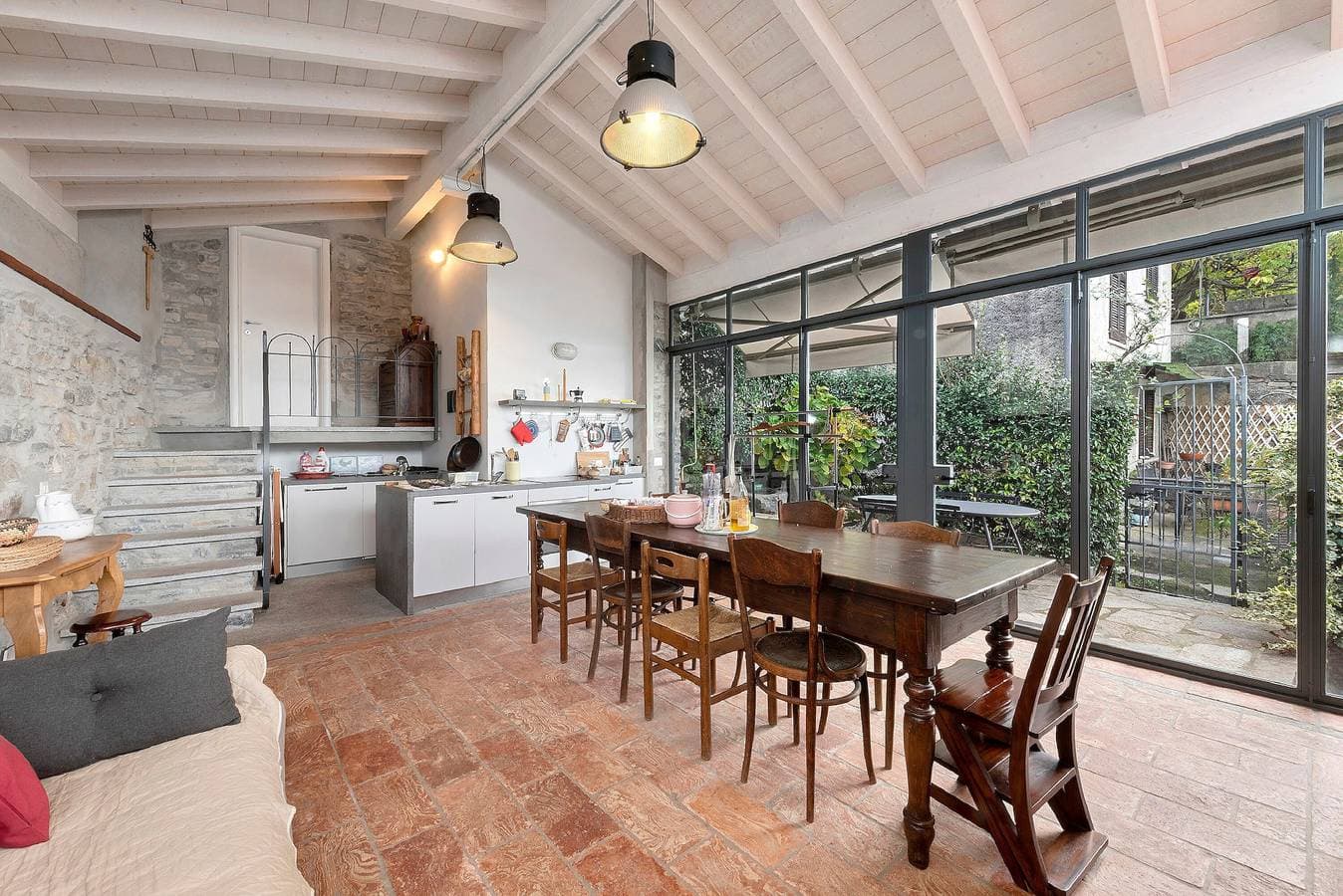 Foto 6 von 42: Ferienwohnung 'Loft e Veranda sul Lago di Como' mit Seeblick, WLAN und Klimaanlage
