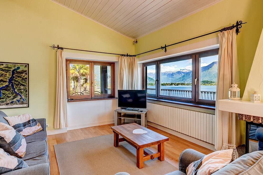 Foto 8 von 28: ... Privater beheizter Pool, 2500 m2 ... atemberaubender Seeblick