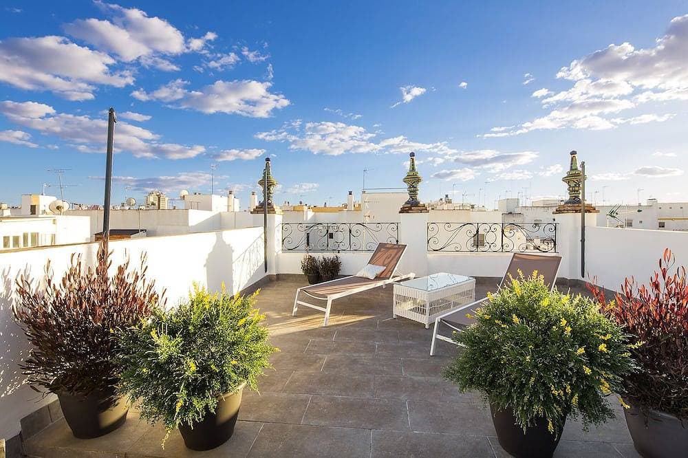 Rodrigo Triana 1. 1 bedroom, shared terrace 1