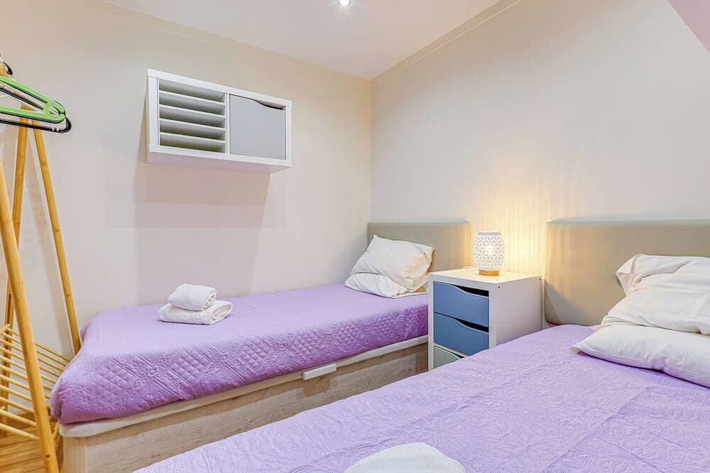 Foto 9 von 30: 2 bedroom apartment with swimming pool 2m from Sra. da Rocha beach.