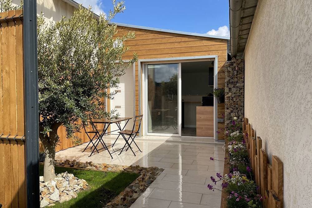 Guest Housse with a terrace 1