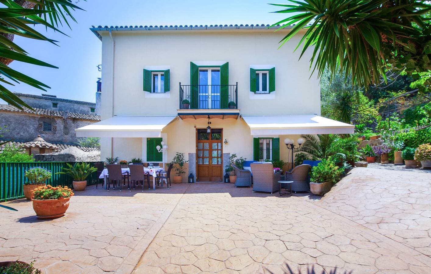 Modernes Apartment mit Terrasse, Pool und Grill, nahe dem Stadtzentrum 1