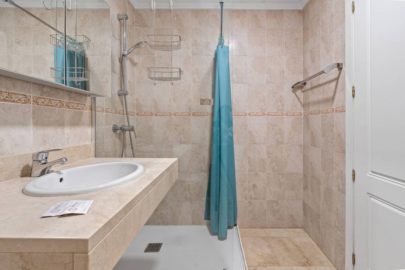 Foto 12 von 20: 49 Comfortable 2-Bedroom Garden Apartment Close to