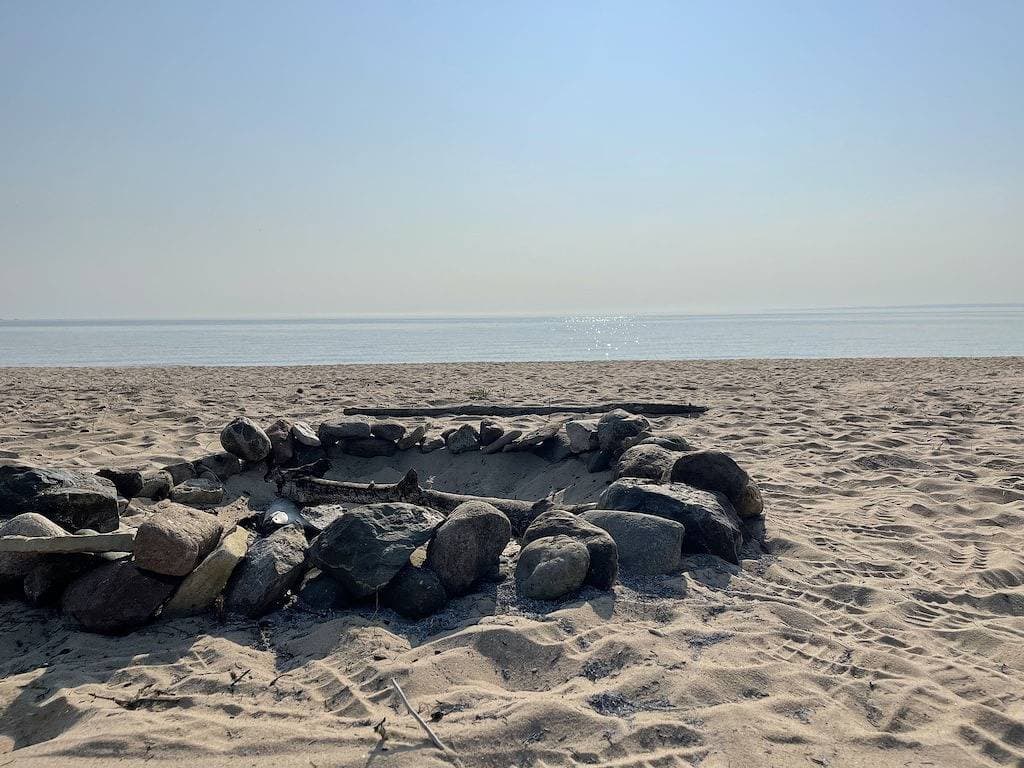 Foto 11 von 20: Lakefront Cottage on Soft Sand
