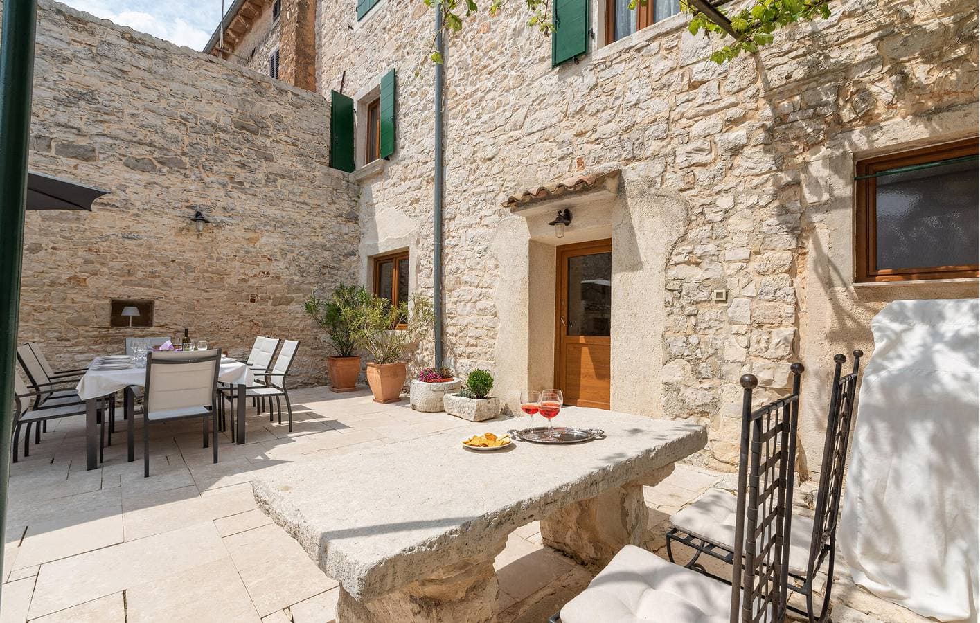 Foto 10 von 41: Charmante 2-Zimmer-Wohnung mit Pool, Terrasse und WLAN in Svetvinčenat