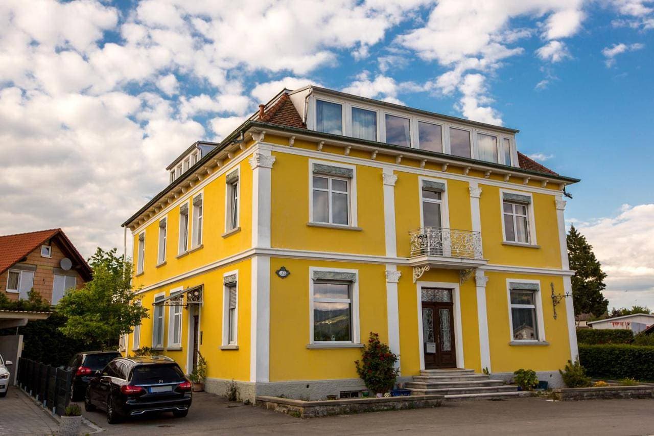 Apartment Yellow 1