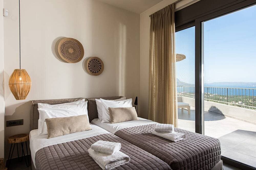 Foto 3 von 23: Villa Aurivis, Divine Sea Views, Private Infinity Pool, Furnished Terrace,.