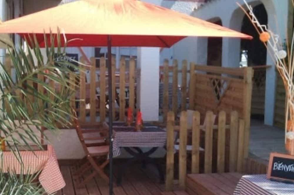 Small studette with garden view 1