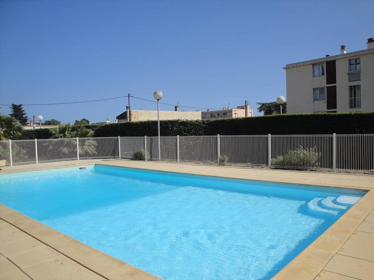 Residenz mit Swimmingpool und privatem Parkplatz! 1