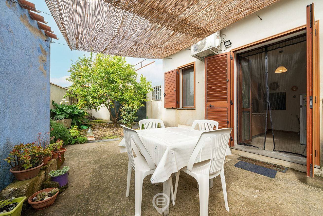 Foto 4 von 40: Ferienhaus für 4 Personen mit Balkon/Terrasse
